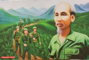 Tranh bác hồ cùng chúng cháu hành quân đẹp SN35